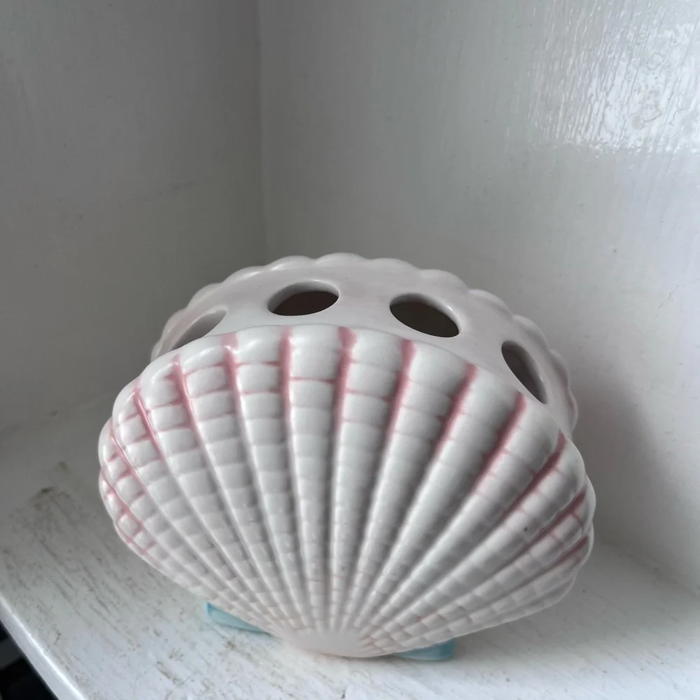 Vintage Shell Toothbrush Holder
